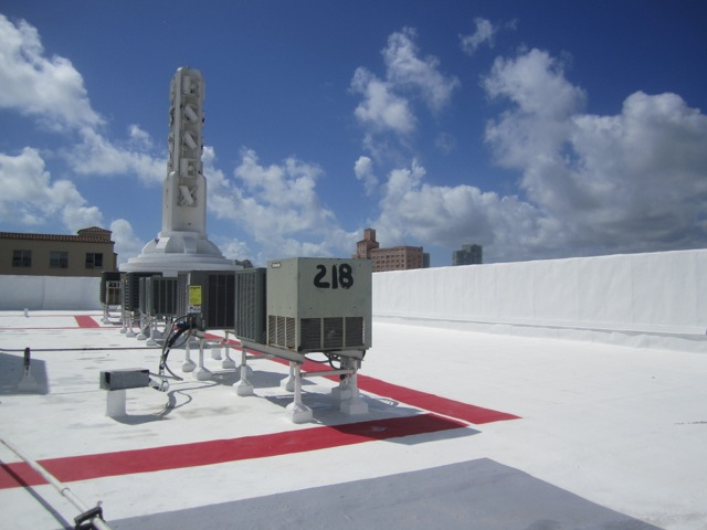 Специальное покрытие покрытие для движения пешеходов на кровле -TrafficCoat 