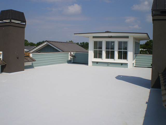 Специальное покрытие покрытие для движения пешеходов на кровле -TrafficCoat 