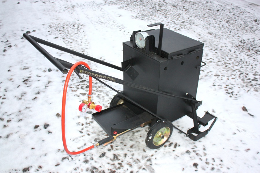 Аренда:  Кровельный портативный котел заливщик  для герметизации швов и трещин