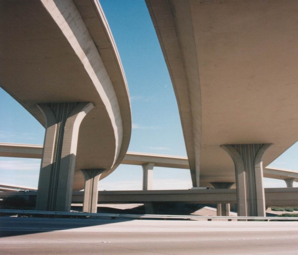 CANYON TONE STAIN - акриловый полимер на водной основе, смешенный с силиконовой смолой,  предназначен для создания покрытия  с водоотталкивающим, устойчивым цветом отделки. CANYON TONE STAIN образует тонкий гидрофобный слой покрытия.  Материал наносится на бетон, сборный железобетон, кирпич и штукатурку. Продукт доступен в широком диапазоне цветов.CANYON TONE STAIN основе растворителя - акриловый метилметакрилат, предназначен для придания обрабатываемой поверхности водоотталкивающих свойств и устойчивого цвета.