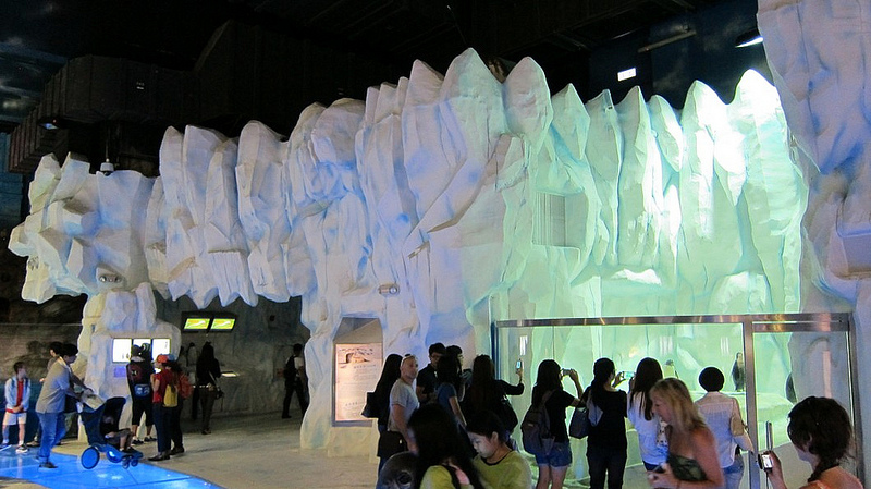 CANYON TONE STAIN - акриловый полимер на водной основе, смешенный с силиконовой смолой, предназначен для создания покрытия с водоотталкивающим, устойчивым цветом отделки. CANYON TONE STAIN образует тонкий гидрофобный слой покрытия. Материал наносится на бетон, сборный железобетон, кирпич и штукатурку. Продукт доступен в широком диапазоне цветов.CANYON TONE STAIN основе растворителя - акриловый метилметакрилат, предназначен для придания обрабатываемой поверхности водоотталкивающих свойств и устойчивого цвета. CANYON TONE STAIN - акриловый полимер на водной основе, смешенный с силиконовой смолой, предназначен для создания покрытия с водоотталкивающим, устойчивым цветом отделки. CANYON TONE STAIN образует тонкий гидрофобный слой покрытия. Материал наносится на бетон, сборный железобетон, кирпич и штукатурку. Продукт доступен в широком диапазоне цветов.CANYON TONE STAIN основе растворителя - акриловый метилметакрилат, предназначен для придания обрабатываемой поверхности водоотталкивающих свойств и устойчивого цвета.