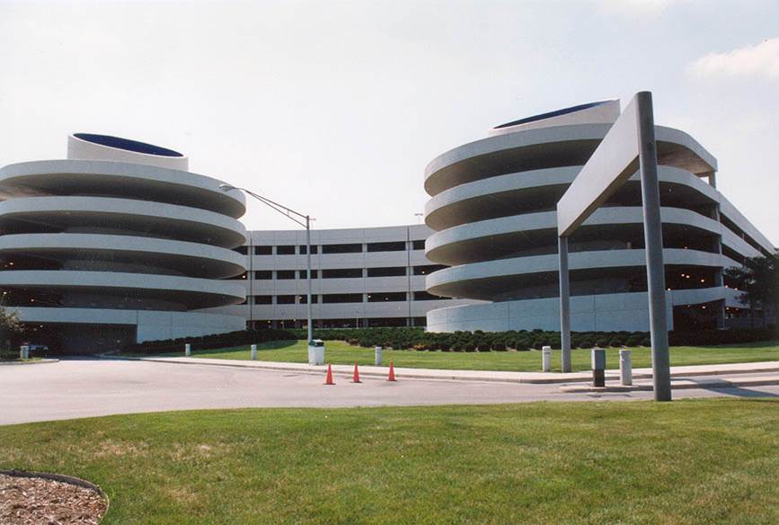 CANYON TONE STAIN - акриловый полимер на водной основе, смешенный с силиконовой смолой,  предназначен для создания покрытия  с водоотталкивающим, устойчивым цветом отделки. CANYON TONE STAIN образует тонкий гидрофобный слой покрытия.  Материал наносится на бетон, сборный железобетон, кирпич и штукатурку. Продукт доступен в широком диапазоне цветов.CANYON TONE STAIN основе растворителя - акриловый метилметакрилат, предназначен для придания обрабатываемой поверхности водоотталкивающих свойств и устойчивого цвета.