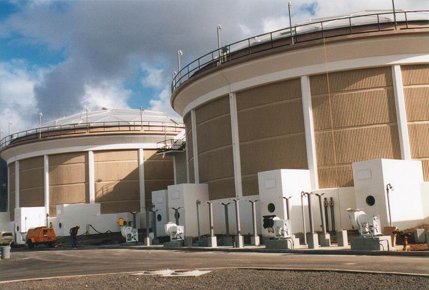 CANYON TONE STAIN - акриловый полимер на водной основе, смешенный с силиконовой смолой,  предназначен для создания покрытия  с водоотталкивающим, устойчивым цветом отделки. CANYON TONE STAIN образует тонкий гидрофобный слой покрытия.  Материал наносится на бетон, сборный железобетон, кирпич и штукатурку. Продукт доступен в широком диапазоне цветов.CANYON TONE STAIN основе растворителя - акриловый метилметакрилат, предназначен для придания обрабатываемой поверхности водоотталкивающих свойств и устойчивого цвета.